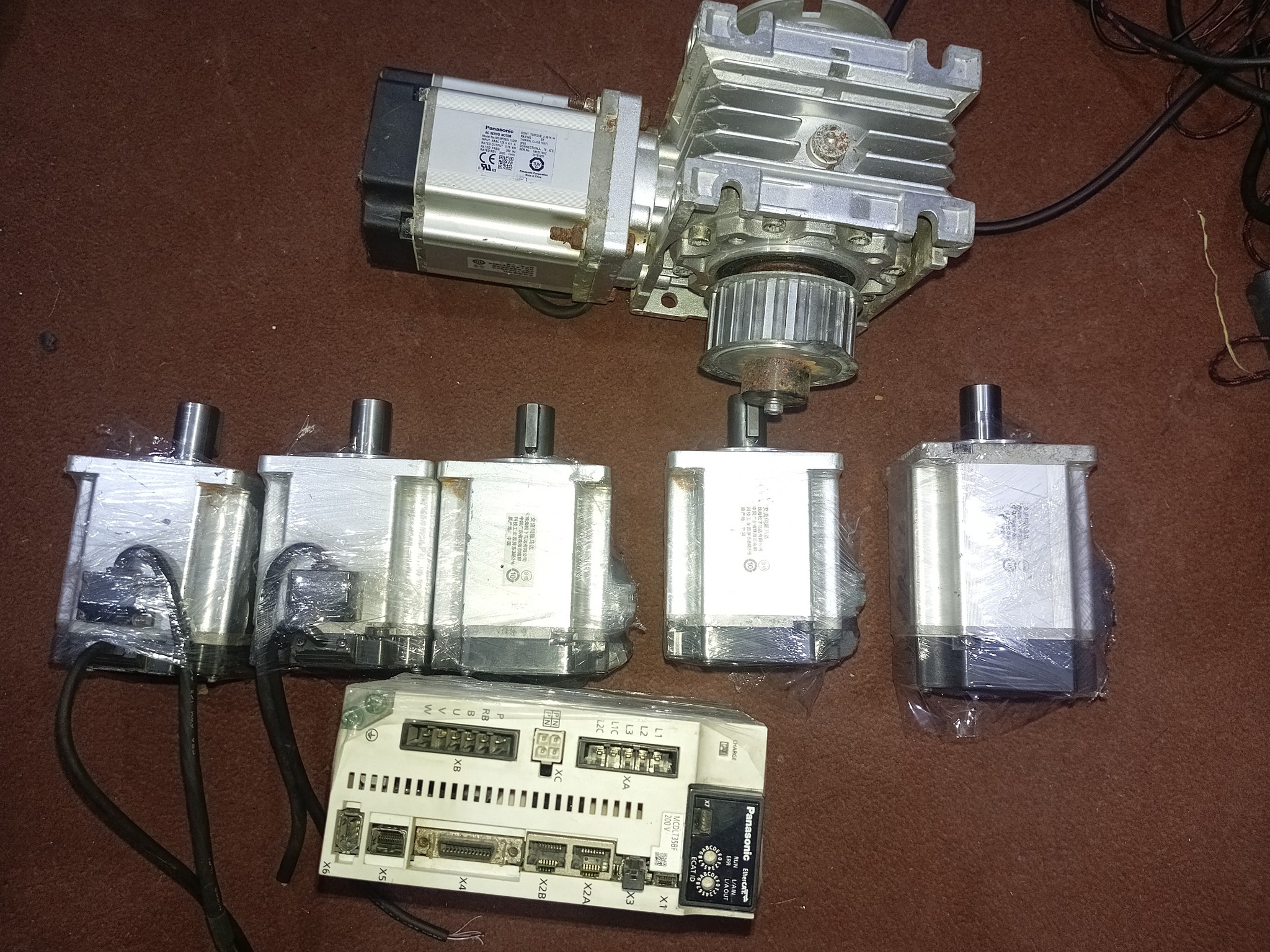 MCDLT35BE Panasonic Driver A6 MHMF082L1U2M motor 750w AC servo motor and Driver in Lahore Pakistan